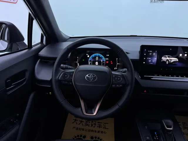 Toyota Corolla Cross — Фото автомобиля 10