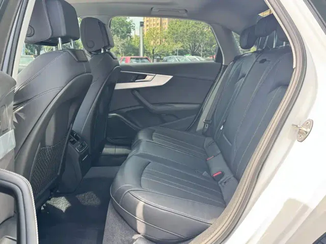 Audi A4L — Фото автомобиля 11