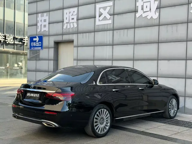 Mercedes-Benz E-Class — Фото автомобиля 7