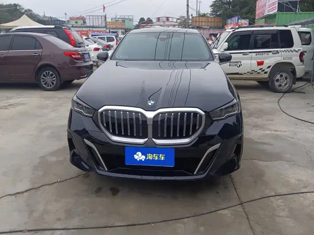 BMW 5 Series — Фото автомобиля 2