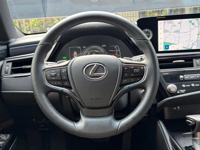 Lexus ES — Фото автомобиля 6
