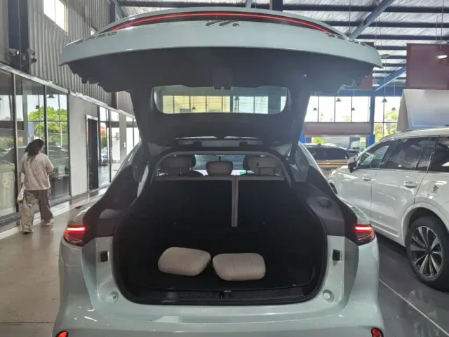 IM Motors LS6 — Фото автомобиля 18