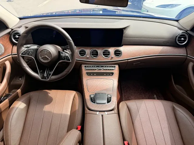 Mercedes-Benz E-Class — Фото автомобиля 19