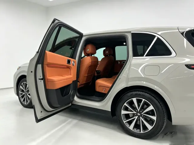 Li Auto L6 — Фото автомобиля 6