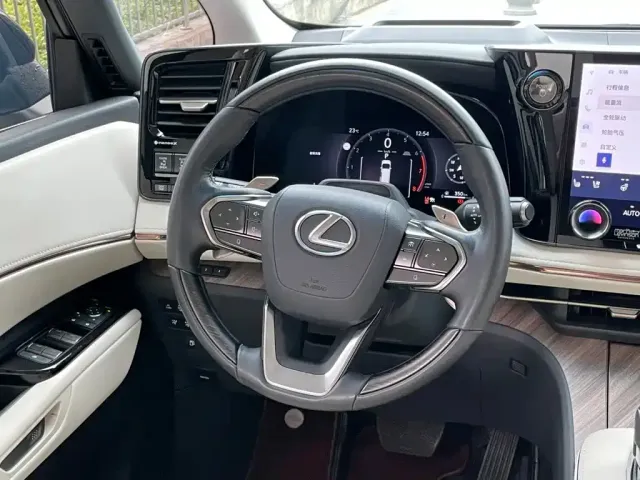 Lexus LM — Фото автомобиля 23
