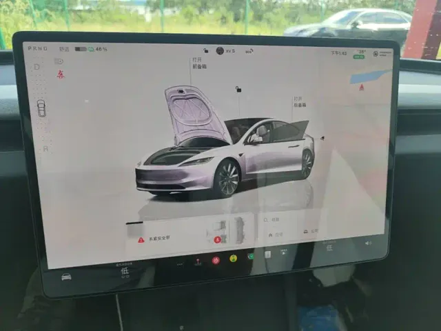 Tesla Model 3 — Фото автомобиля 12