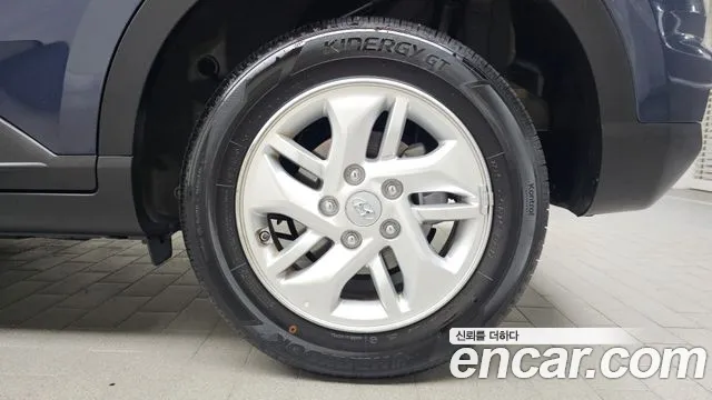 Hyundai Venue — Фото автомобиля 21