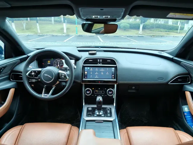 Jaguar XEL — Фото автомобиля 8