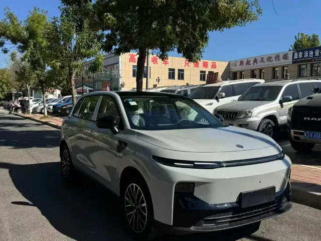Leapmotor B10 — Фото автомобиля 3