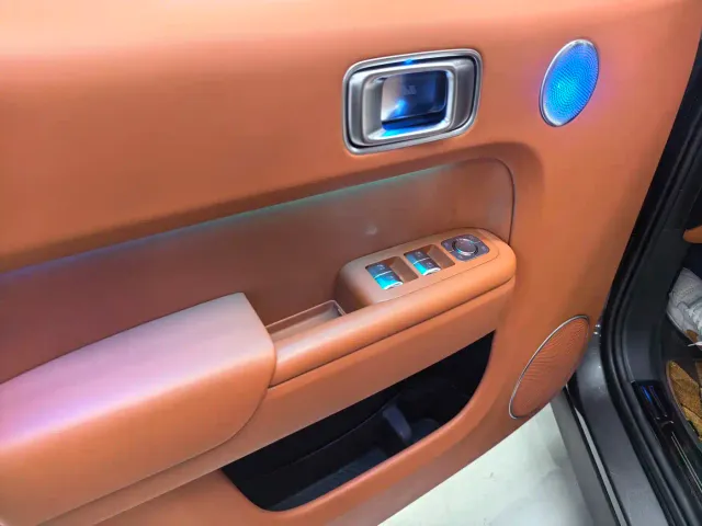 Li Auto L8 — Фото автомобиля 3