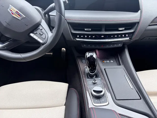 Cadillac CT5 — Фото автомобиля 11