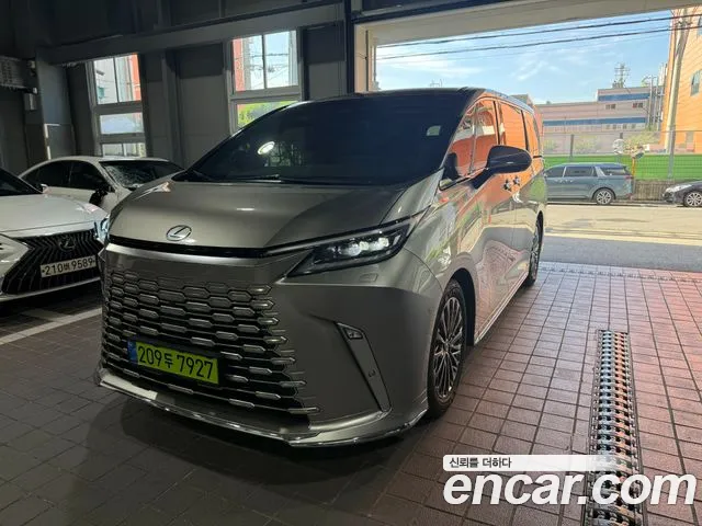 Фотография автомобиля — Lexus LM Generation 2
