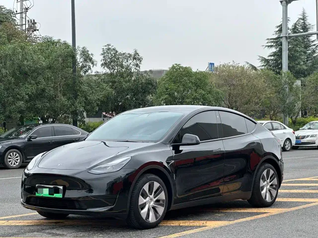 Фотография автомобиля — Tesla Model Y