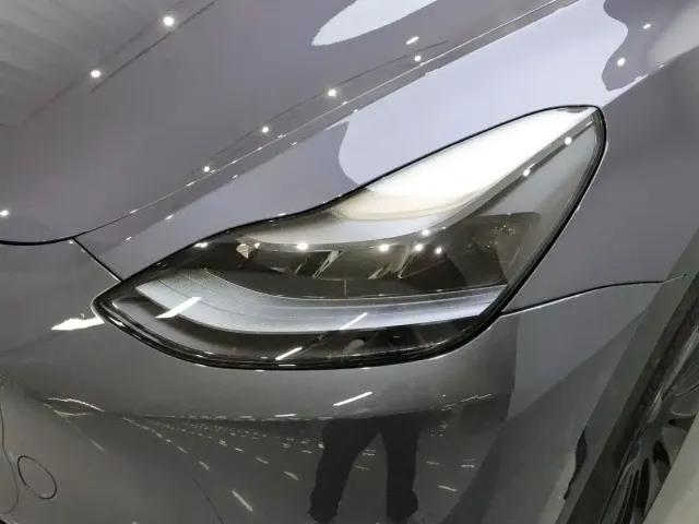 Tesla Model Y — Фото автомобиля 16