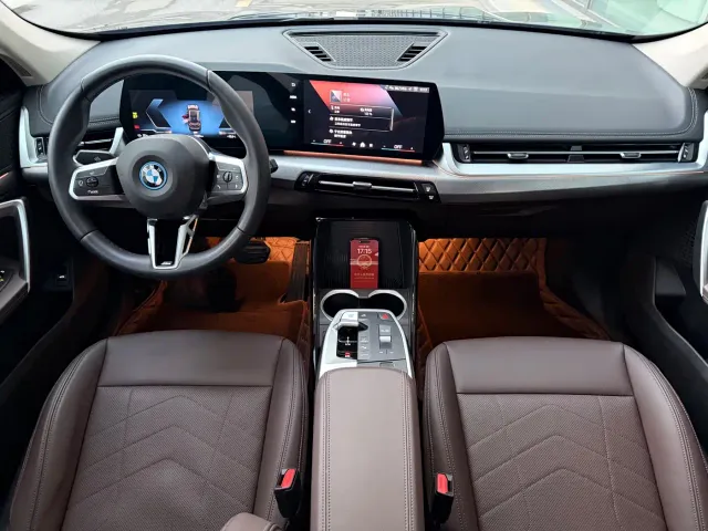 BMW iX1 — Фото автомобиля 16