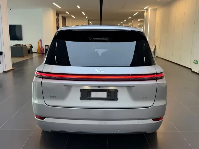 Li Auto L9 — Фото автомобиля 5