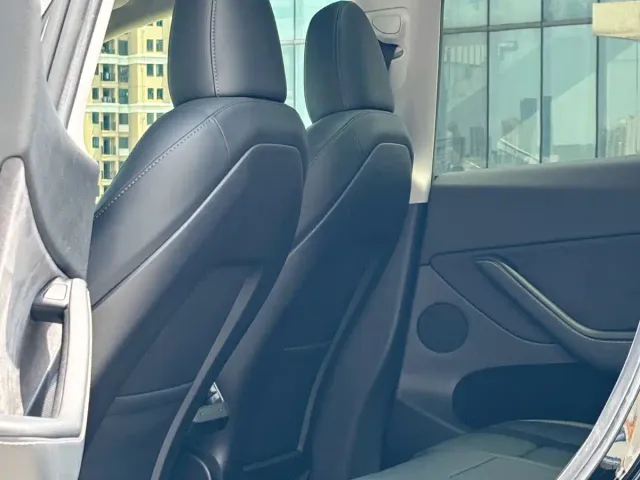 Tesla Model Y — Фото автомобиля 6