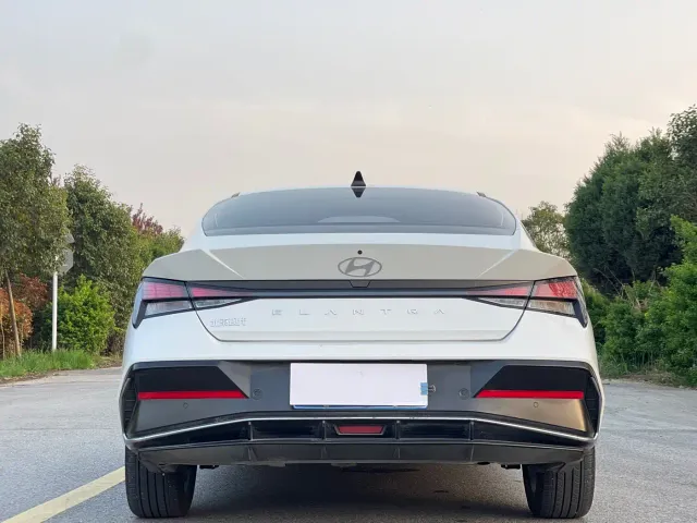 Hyundai Elantra — Фото автомобиля 6