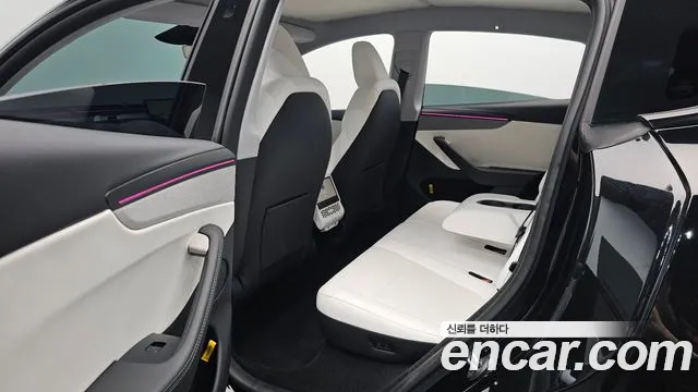 Tesla Model Y — Фото автомобиля 10