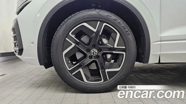 Volkswagen Touareg Touareg 3 поколение 3.0 TDI Prestige — Фото автомобиля 5