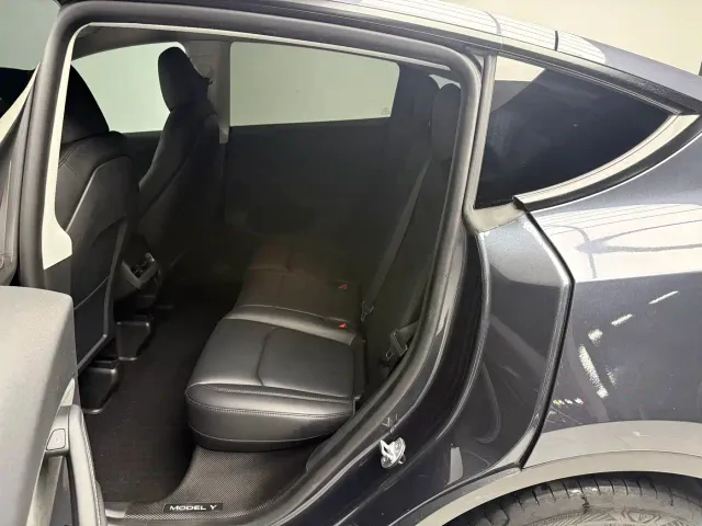 Tesla Model Y — Фото автомобиля 6