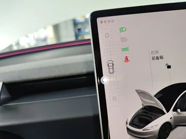 Tesla Model 3 — Фото автомобиля 13