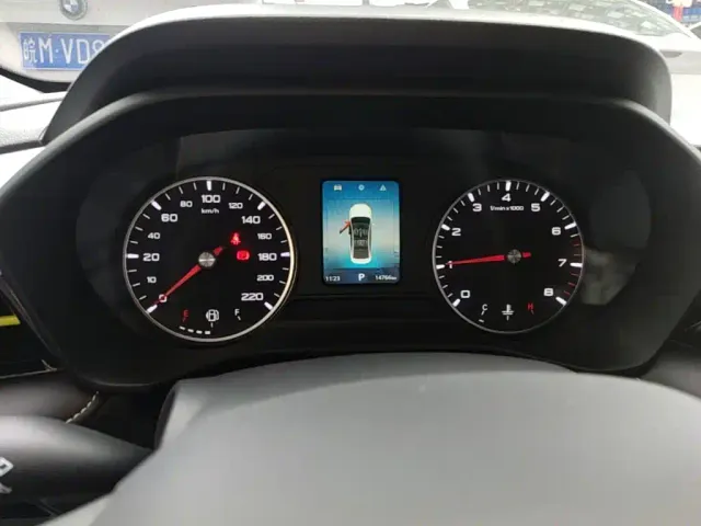 Roewe i5 — Фото автомобиля 11
