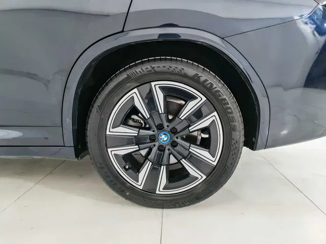 BMW iX3 — Фото автомобиля 13