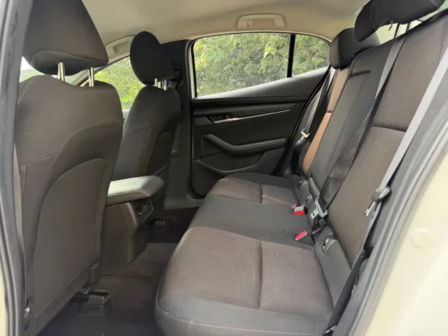 Mazda Axela — Фото автомобиля 9