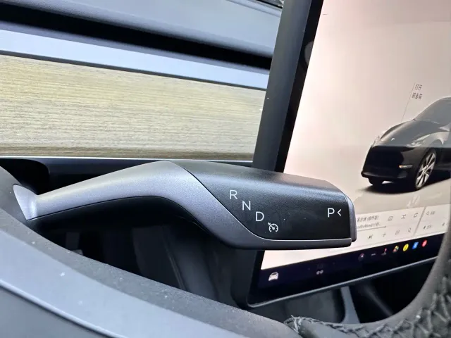 Tesla Model Y — Фото автомобиля 11
