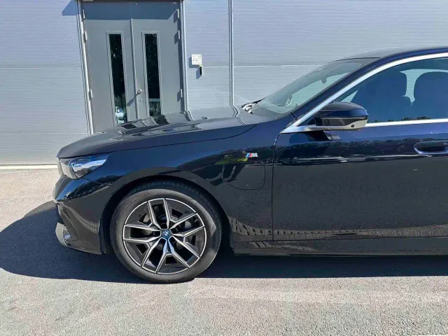 BMW i5 — Фото автомобиля 5