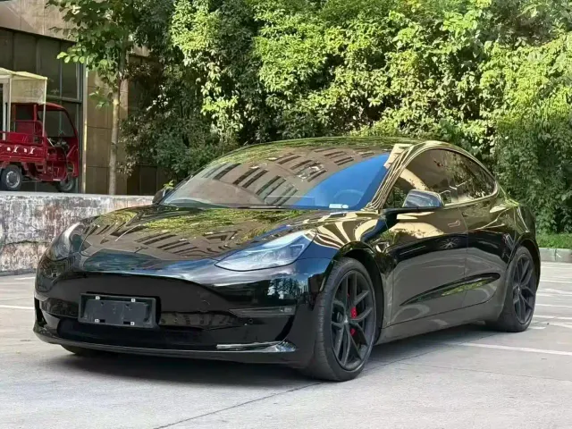 Tesla Model 3 — Фото автомобиля 9