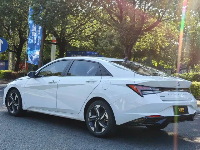 Hyundai Elantra — Фото автомобиля 6
