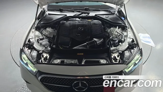 Mercedes-Benz E-Class — Фото автомобиля 5