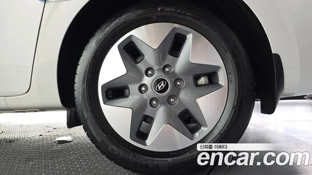 Hyundai Staria Staria 4WD Tourer 11 мест — Фото автомобиля 20