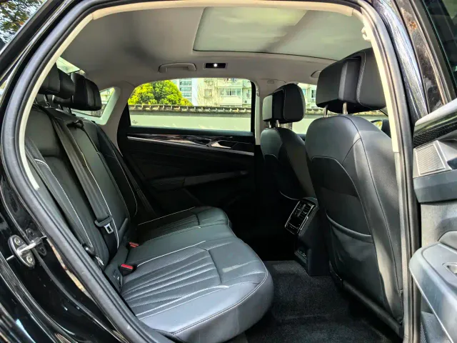 Volkswagen Passat — Фото автомобиля 6