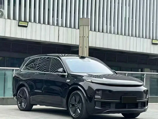 Li Auto L8 — Фото автомобиля 2