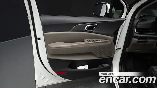 Kia Carnival Generation 4 — Фото автомобиля 14