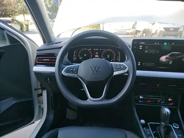 Volkswagen Lavida — Фото автомобиля 10