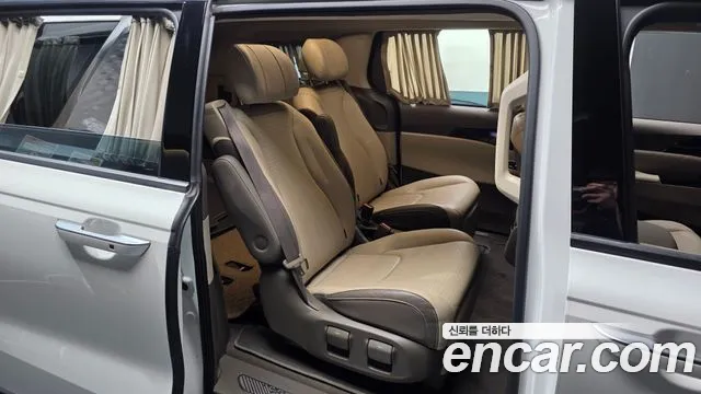 Kia Carnival Generation 4 — Фото автомобиля 17