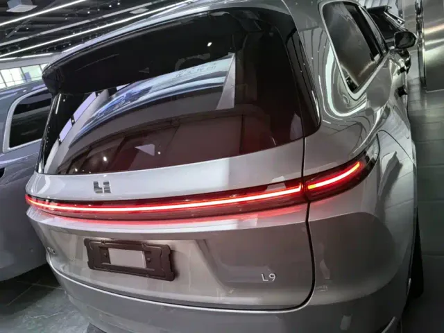 Li Auto L9 — Фото автомобиля 5