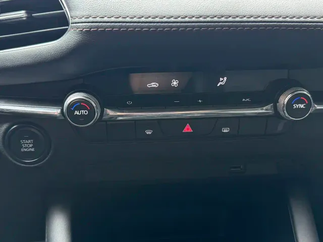 Mazda Axela — Фото автомобиля 17