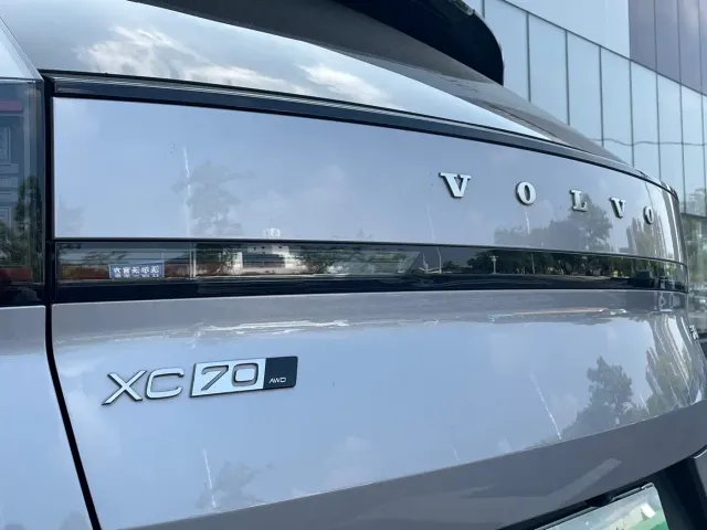 Volvo XC70 Plug-in Hybrid — Фото автомобиля 20