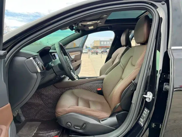 Volvo S90 — Фото автомобиля 12