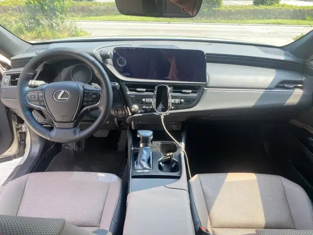 Lexus ES — Фото автомобиля 13