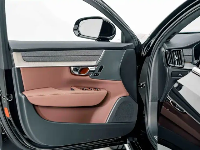 Volvo S90 — Фото автомобиля 15