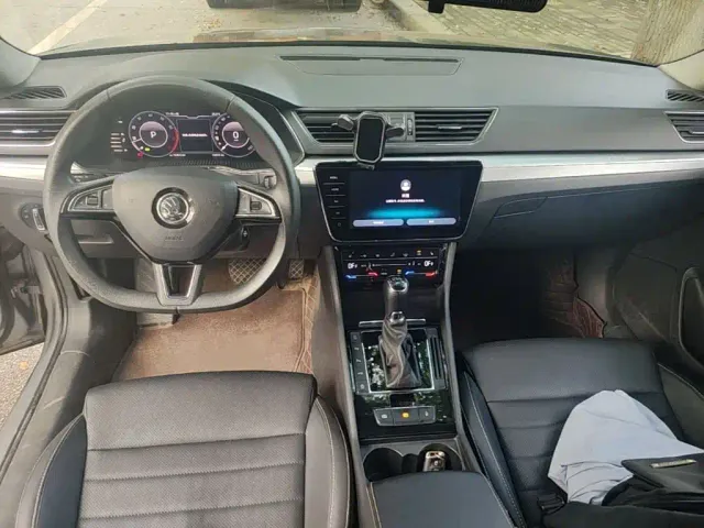 Skoda Superb — Фото автомобиля 9