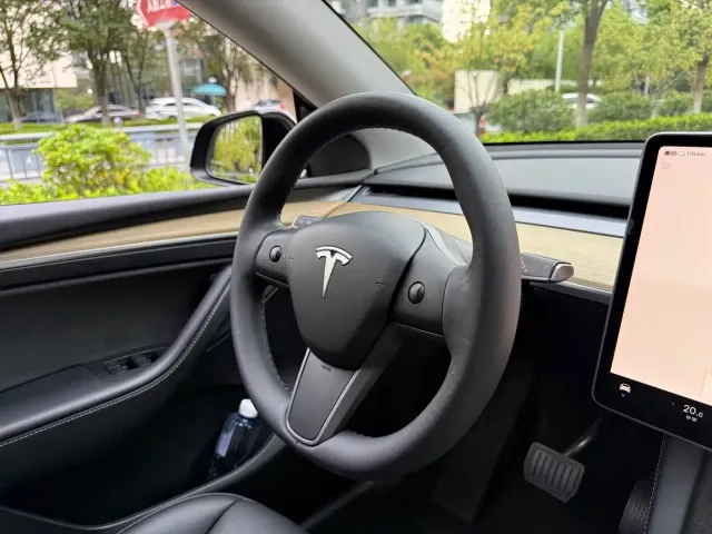 Tesla Model Y — Фото автомобиля 14
