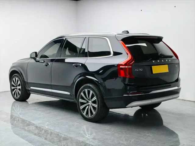 Volvo XC90 — Фото автомобиля 2