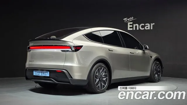 Tesla Model Y — Фото автомобиля 2